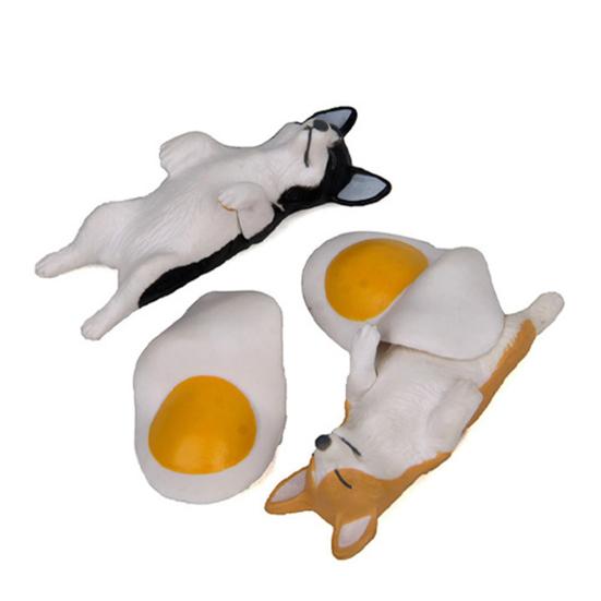 Decoração Fofa de Cão para Painel de Carro Mini Cão Dormindo com Colcha de Ovo Frito Ornamento para Mesa de Escritório Decoração de Interior de Carro