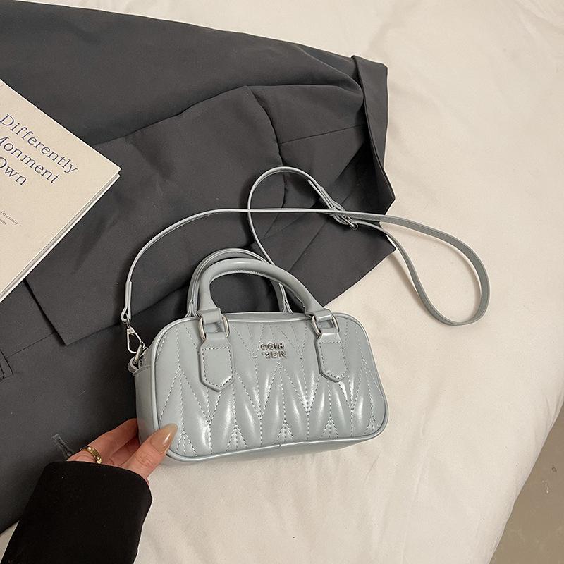 Niche popular portable pillow bag women's spring and summer new messenger bag fashion versatile shoulder bag women