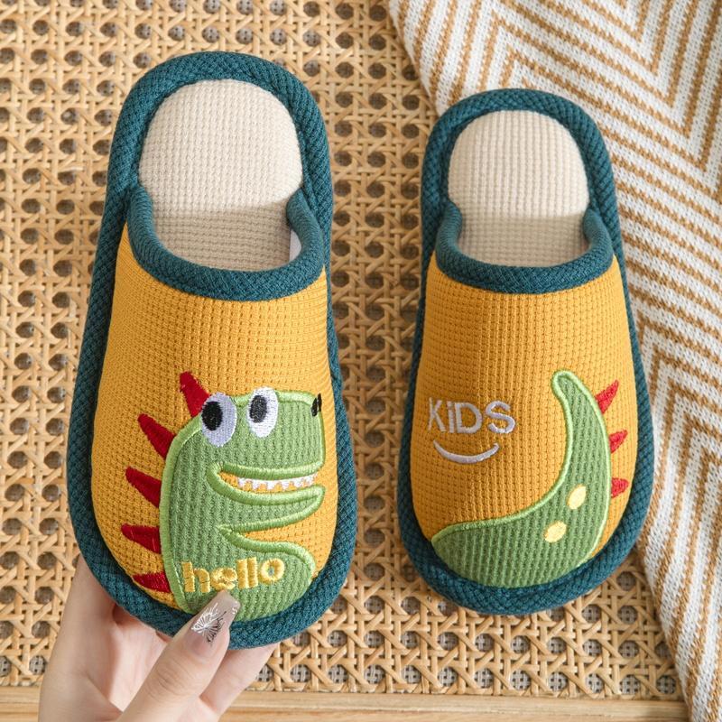 

HANDUNYOU Boys Indoor Slippers