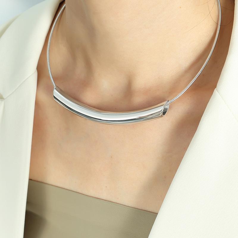 OL wind titanium steel curved pipe collar, other minimalist design, snake bone chain, titanium steel 18k gold-plated personality