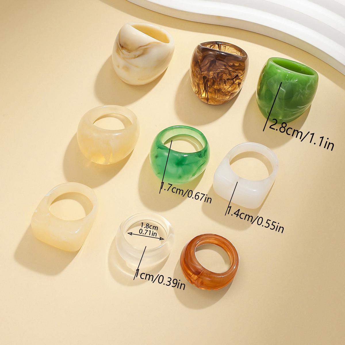 

Набор из 9 разноцветных колец из смолы с широким ободком: Простой, Милый, Модный, Универсальный, Популярный Европейский и Американский стиль.