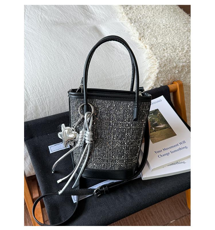 

Popular versatile small bag women 2025 new fashion retro portable bucket bag commuter shoulder messenger bag women