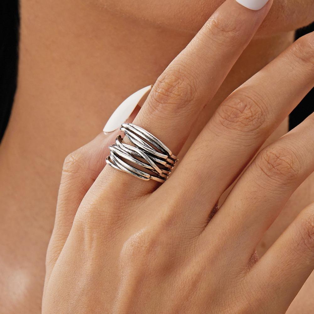 Anello aperto a più strati argentato vintage, Gioiello di moda unisex, Pezzo statement minimalista regolabile per uomo e donna