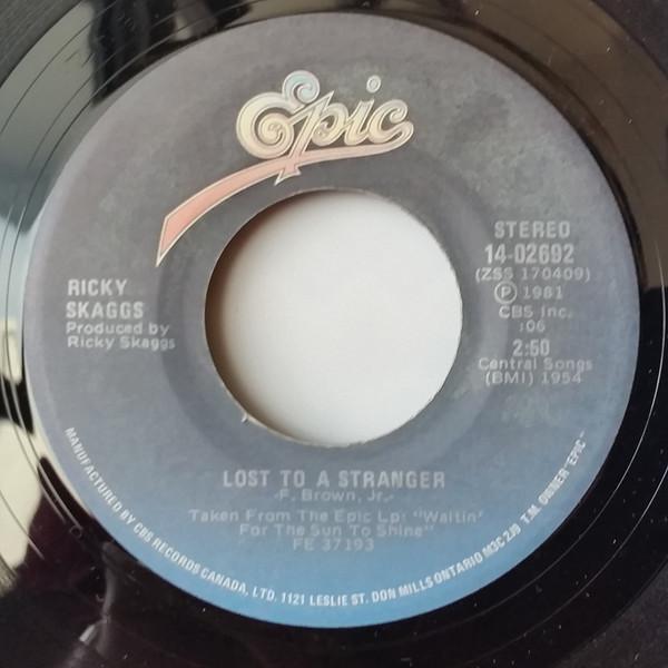 

7-дюймовая пластинка RICKY SKAGGS Crying My Heart Out Over You 1402692 Epic 1981 Канада КантриФолк Б/у