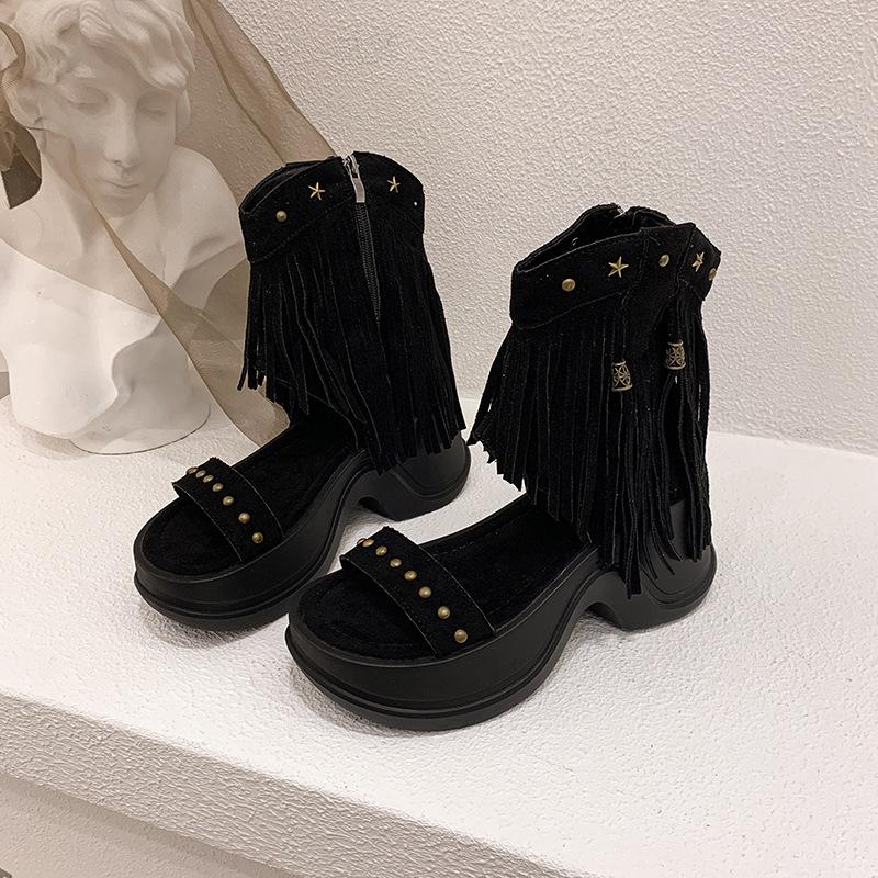 

Модная ретро обувь с бахромой и заклепками с открытым носком, крутая женская обувь, лето, новый нишевый дизайн, универсальные крутые ботинки, тренд 40 чёрный