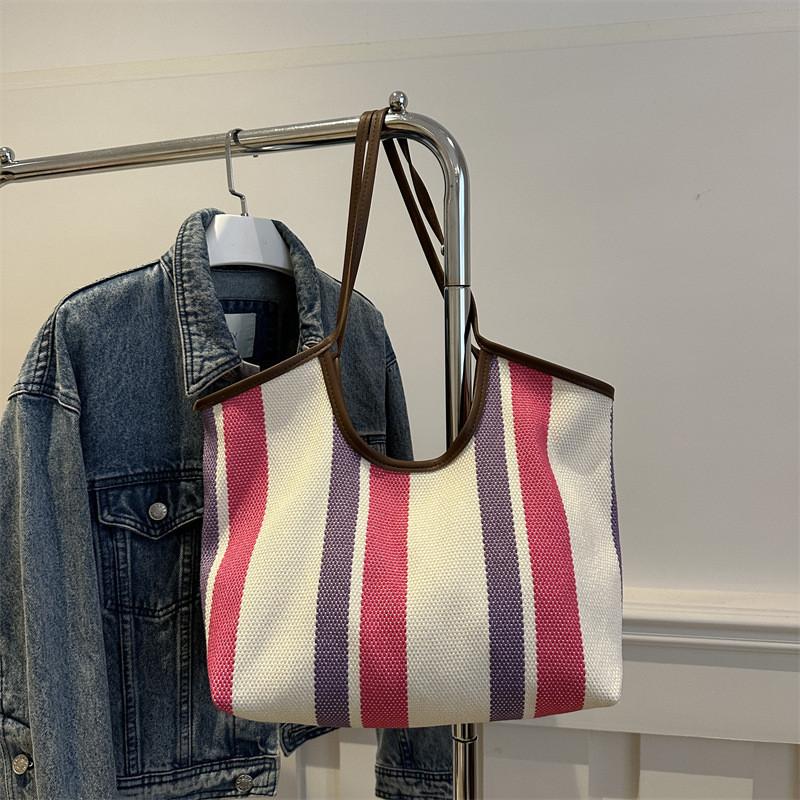 Chic Large Capacity Tote Bag For Women Stylish Everyday Use Versatile Canvas Handbag