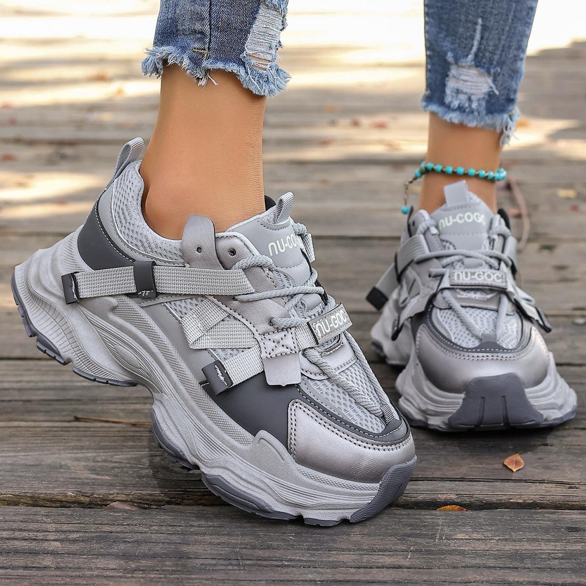 

Модные кроссовки 2025 года, спортивная обувь популярна, американские жареные уличные женские туфли, осенние новые повседневные туфли на толстой подошве 35 серый