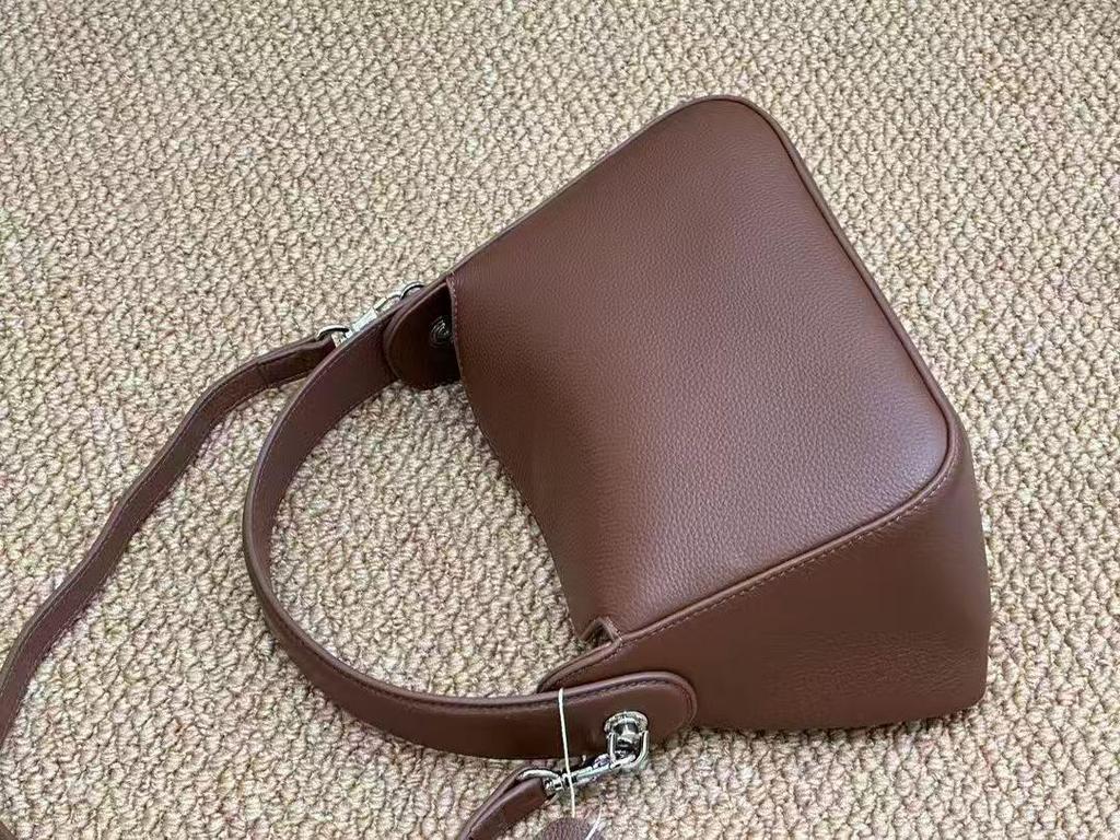 2025 Women's Versatile Genuine Leather Handbag: First Layer Cowhide, High-End Fashion Shoulder Bag, Cigarette Case Style