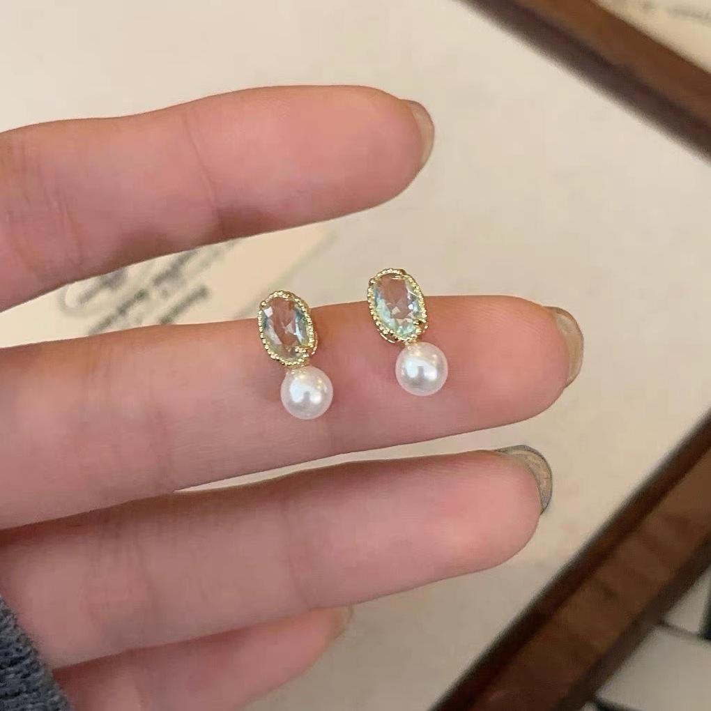 Korean & Japanese Pearl Zirconia Ear Cuffs - Lightweight, Luxurious, Versatile Stud Earrings