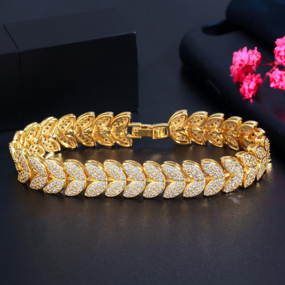 S0188 Middle East Specializes In Full Diamond Accessories, Micro-Inlaid Zircon Bracelets, And Popular Hand Jewelry.
