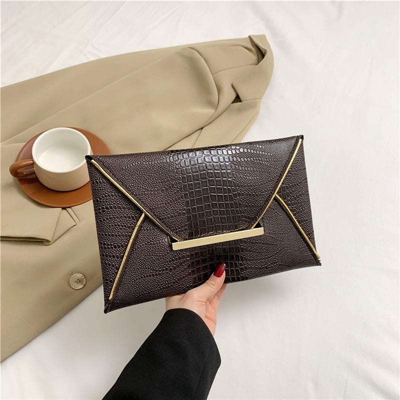 Fashion retro small bag women 2025 spring new versatile ins texture clutch bag foreign style women