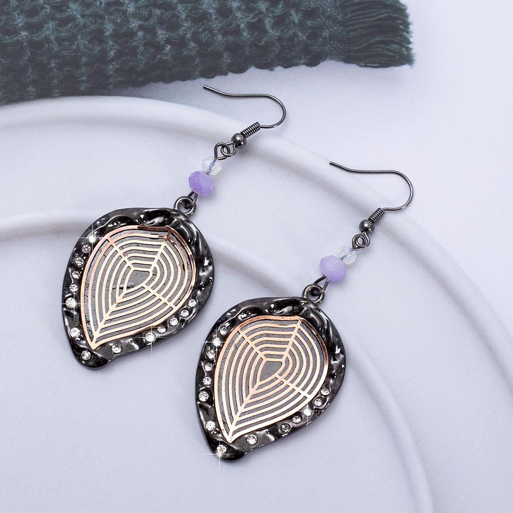 

Two-Tone Electroplated Alloy Women s Leaf Earrings with Diamond Inlay - Retro Style