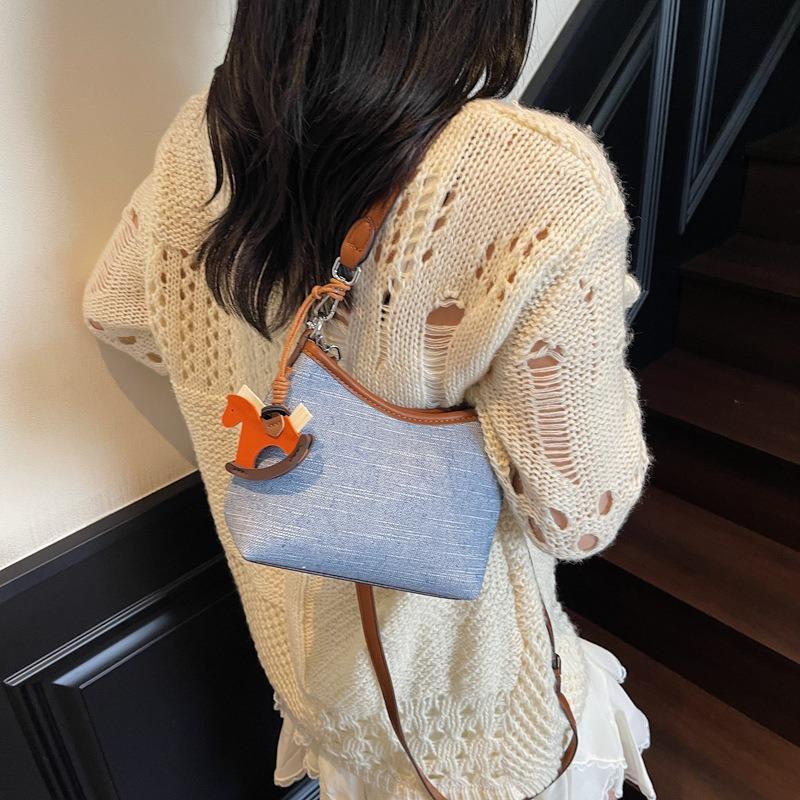 Exquisite Small Bag Women's New Fashionable Versatile Shoulder Messenger Bag Summer Portable Small Bag