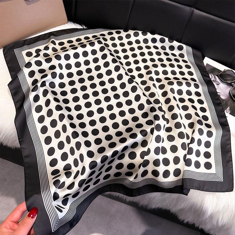 Spring Silk Scarf Fashionable Foreign Style Versatile Small Square Scarf 70Cm Decorative Scarf Sunscreen Travel Shawl Women