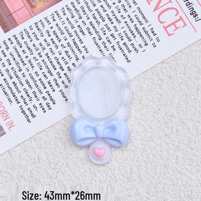 

Аксессуары из смолы своими руками: Шармы Crocs, Блестящие Мультяшные Клипсы и Маленькие Зеркальца с Кремовым Клеем.