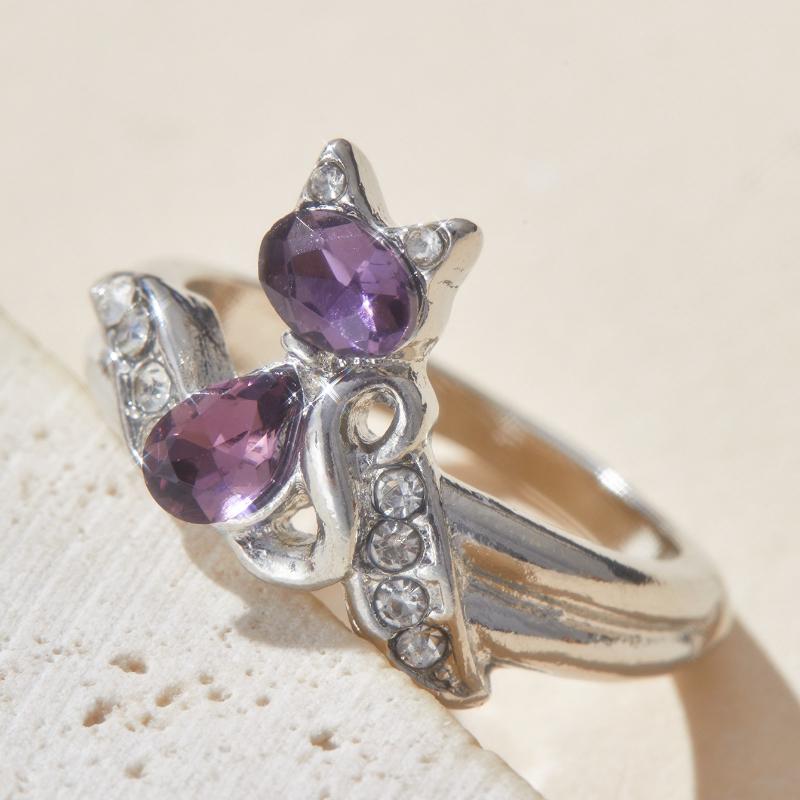 Luxurious and Fashionable Purple Color Zircon Inlaid Women's Ring, Suitable As A Jewelry Gift for Girlfriends on Valentine's Day