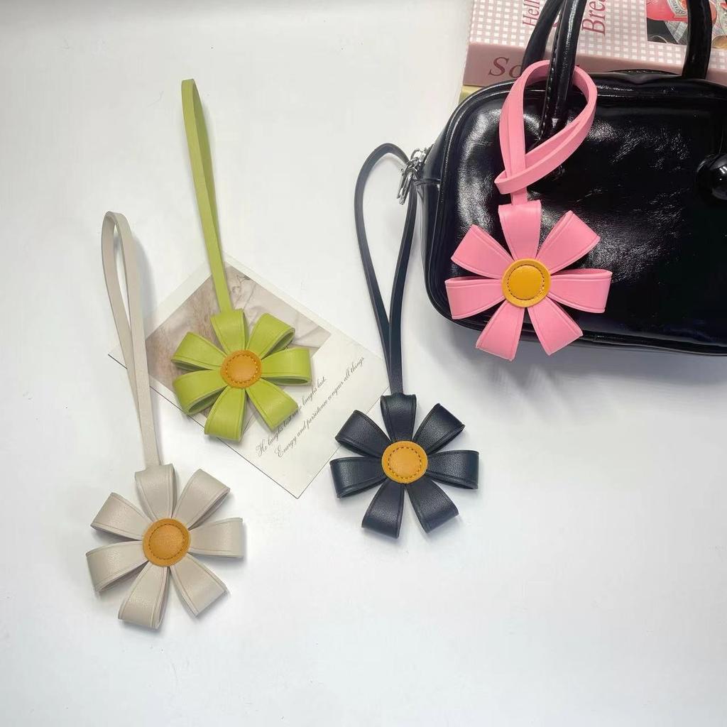 Sunflower PU Leather Bag Charm Suitable for Handbag Accessories, Car Decorations, Holiday Ornaments and Birthday Gifts
