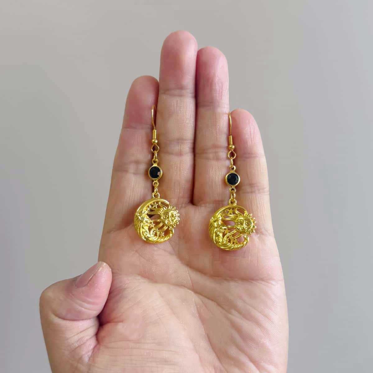 

Retro Personality Gold Color Abstract Human Face Sun Moon Star Pendant Dangle Earrings for Women Bohemian Fashion Jewelry Gifts чёрный