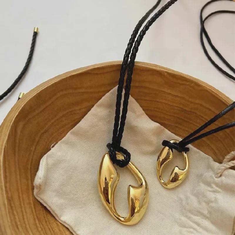 Niche Gold Metal Braided Leather Waist Chain - Simple Fashion for Autumn/Winter Coats