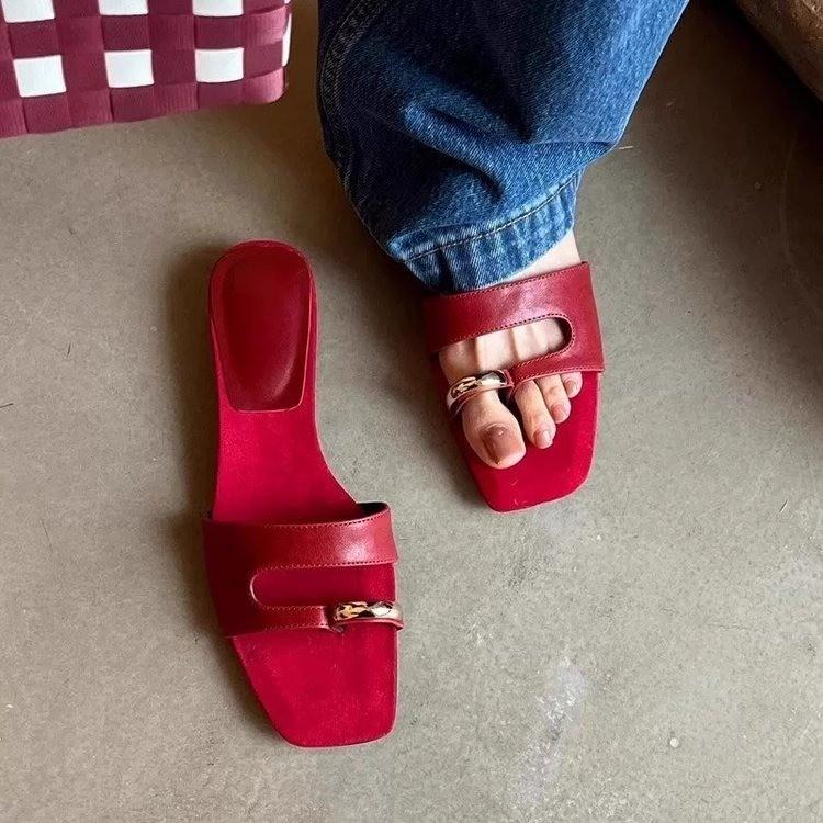 2025 New Luxury Designer Women Clip Toe Slippers Fashion Party Dress Low Heel Slide Summer Street Style Footwear