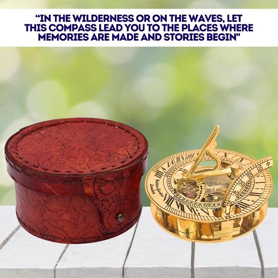Instrument de navigație retro, cadou auriu nautic, vine într-o carcasă rafinată din piele cu granulație superioară, cu detalii complicate, cadran solar lustruit Steampunk