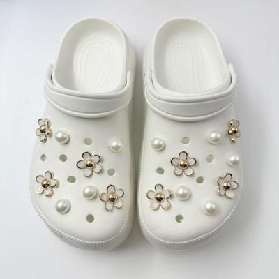Ensemble de 16PCS Charms pour Chaussures Accessoires Boucle de Chaussure à Trous Été Mignon Perles Marguerites Décorations de Chaussures 3D