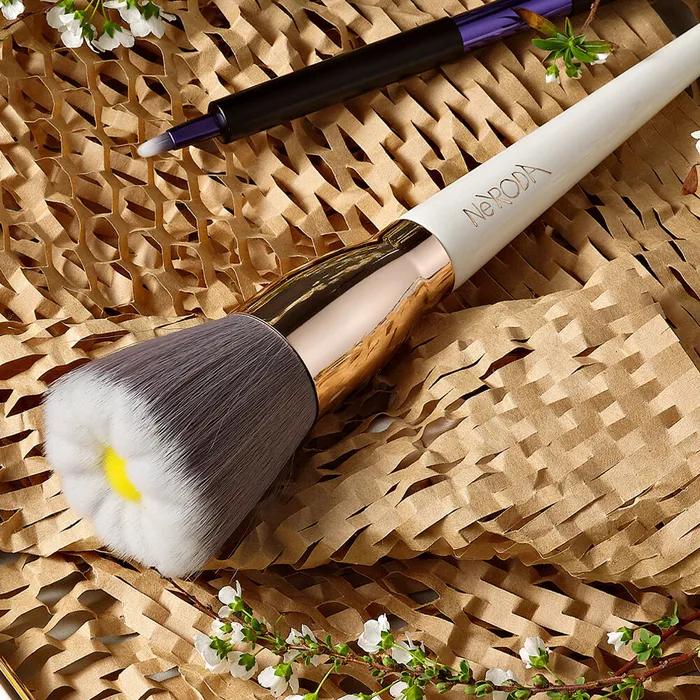 301 Powder Flower Brush