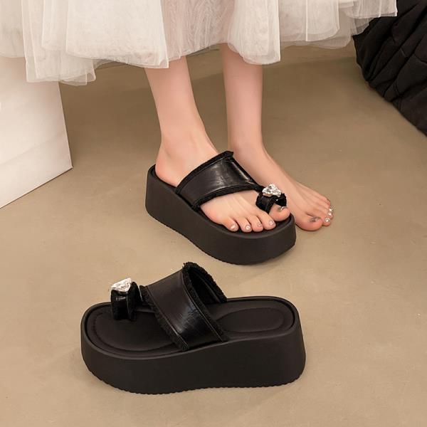 

Мода на обуви на танкетке Женщина 2025 Женские тапочки Резиновые шлепанцы Роскошные шлепанцы Платформа Новые Гавайские Дизайнерские Летние Модные 35