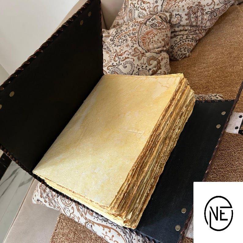 Ručně vyráběný kožený deník s vlastním gravírováním, 400 stran vintage papíru, velký kožený deník, čarodějnický deník pro skicování a psaní, Kniha stínů