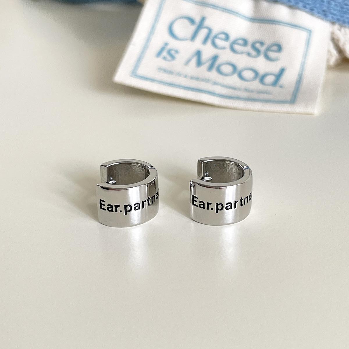 

925 silver needle letter circle earrings niche fashion high sense small earrings light luxury exquisite cold wind earrings 925 silver needles