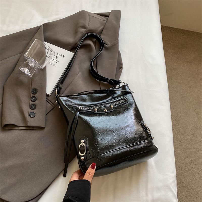 

IELGY Портативная серебряная большая сумка большой вместимости, женская дорожная сумка премиум-класса в корейской версии с косым плечом чёрный