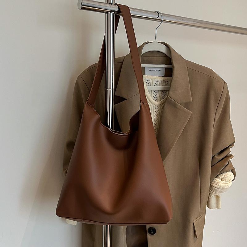 

Сумка большой вместимости женская 2025 новая модная сумка-мессенджер женская инс студентки класс плечевая сумка женская