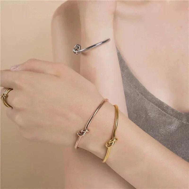 New Titanium Steel Bracelet 3MM Love Knotted Titanium Steel Bracelet Peach Heart Europe and America Open C Bracelet Minority