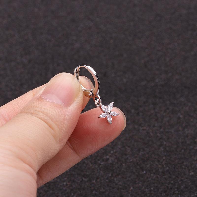 1Pc Simple Sunflower Pendant Cubic Zirconia Ear Tragus Personality Stainless Steel Cartilage Earring Piercing Jewelr