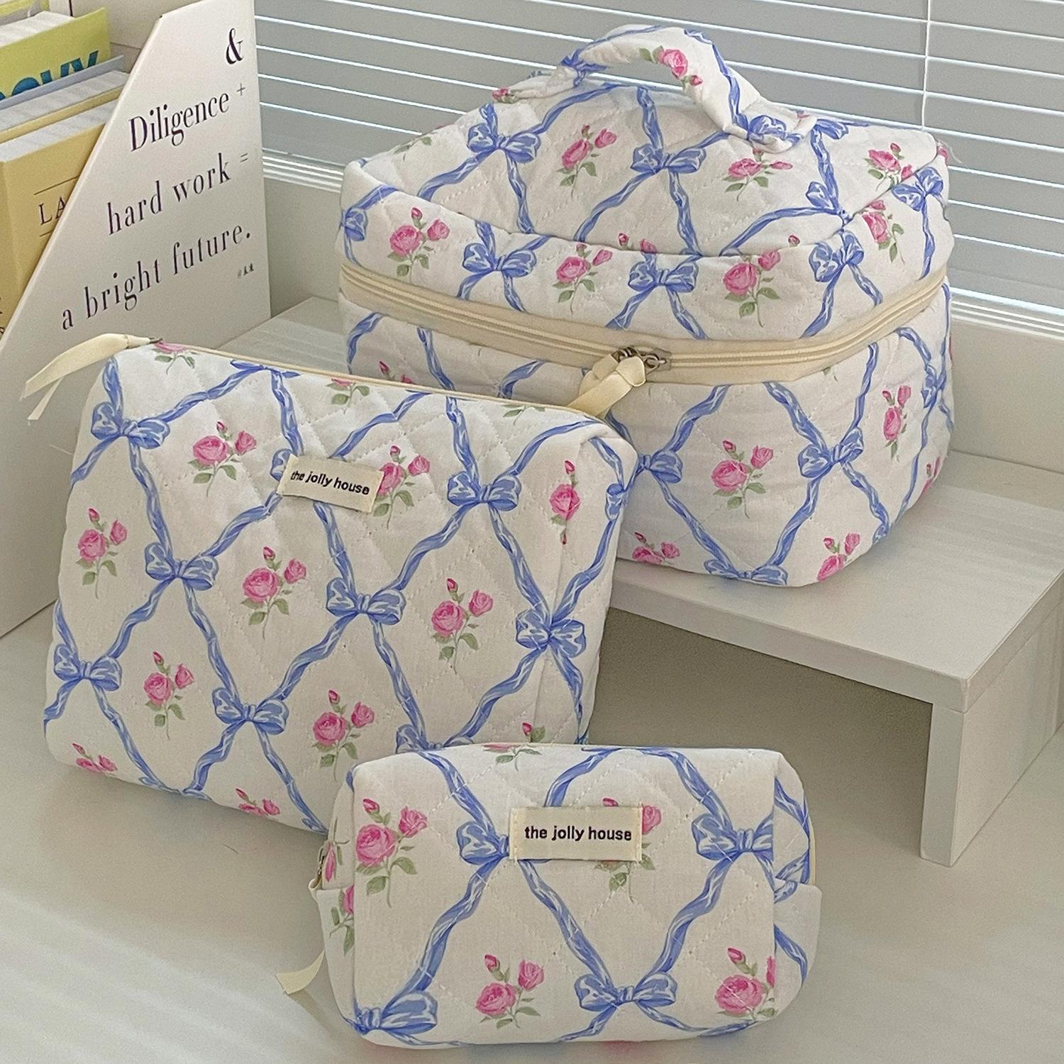 

Vintage Court Style Bow & Floral Quilted Cosmetic Bag, Large Capacity Soft Portable Makeup Toiletry Storage Bag Octagonal bag