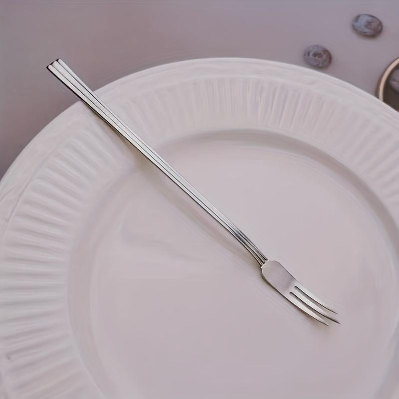 Set di Sei Forchette da Frutta in Acciaio Inossidabile, Progettate in Stile Occidentale, Queste Forchette Creative per Insalata in Stile Europeo Possono Essere Usate Anche Come Stuzzicadenti da Frutta