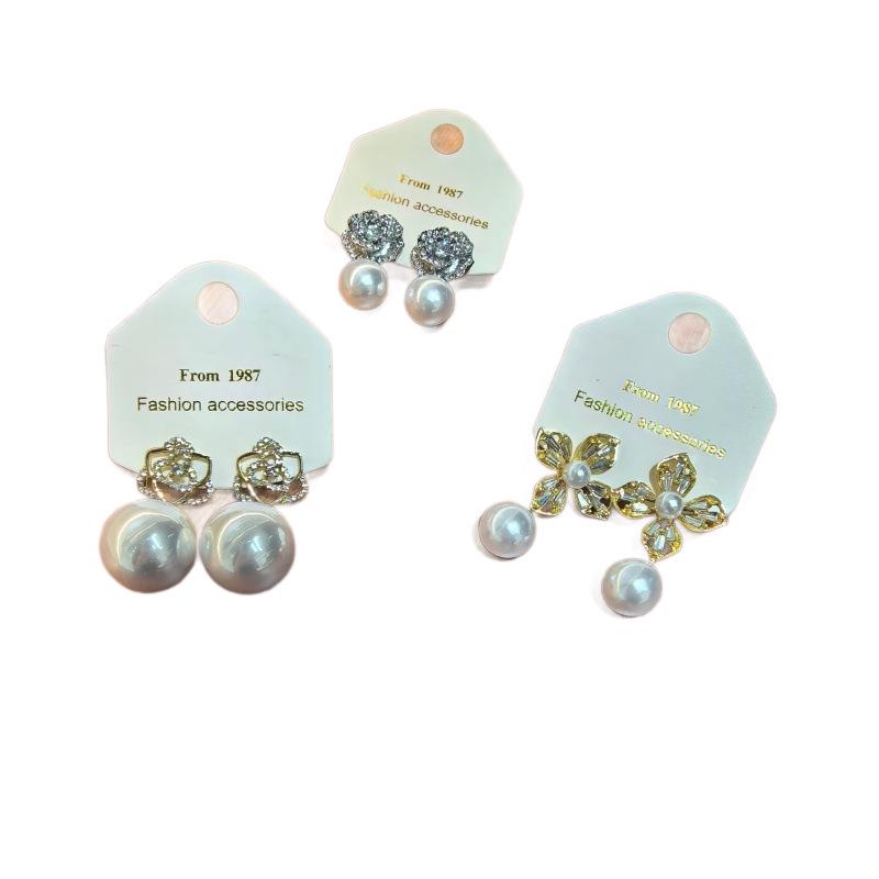 High-End Retro Rhinestone and Rose Pearl Earrings with Versatile Design