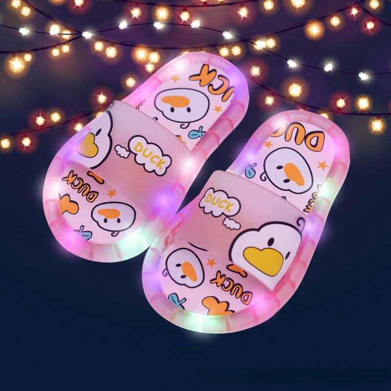 Nuevas Zapatillas Luminosas Lindas para Niños Zapatos de Cristal Luces Brillantes Niños Niñas Dibujos Animados Brillantes Lindo Bebé Genial Interior Exterior