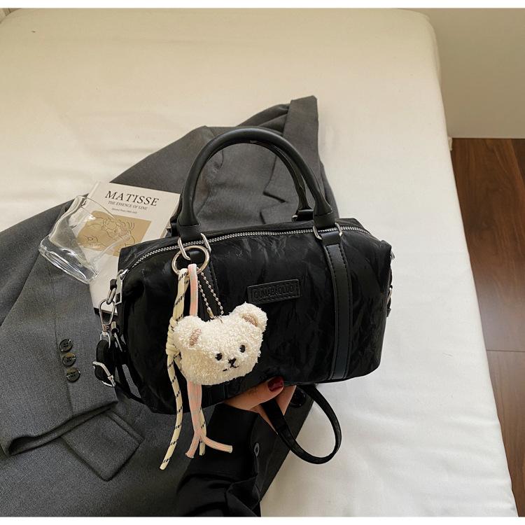 

Niche design portable Boston bag women 2025 new retro texture messenger bag fashion commuter shoulder bag