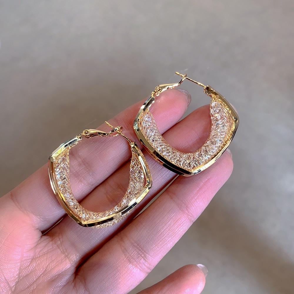 European and American versatile metal mesh broken diamond earrings, personality exaggerated temperament stud earrings золотой