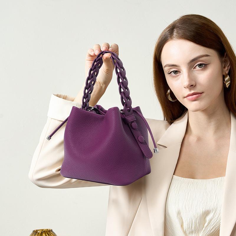 Calfskin leather messenger bag women's bucket bag commuter office worker niche high-end sense new women's handbag