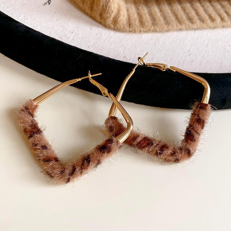 European and American retro autumn and winter geometric leather leopard print earrings light luxury stud earrings personality temperament earrings