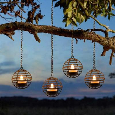4 Stück Retro Solar-Hängelaternen Outdoor Wasserdicht Rostiges Eisenkugel-Kerzen-Teelicht für Garten Terrasse Zaun Hof Baum Dekor Leuchte