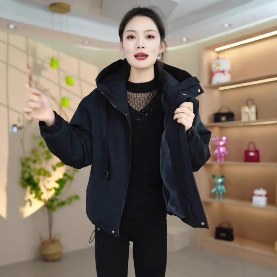 

Casual short hooded pie overcomes the coat for women s 2025 winter new loose small man piled and thickened warm cotton-padded coat M чёрный