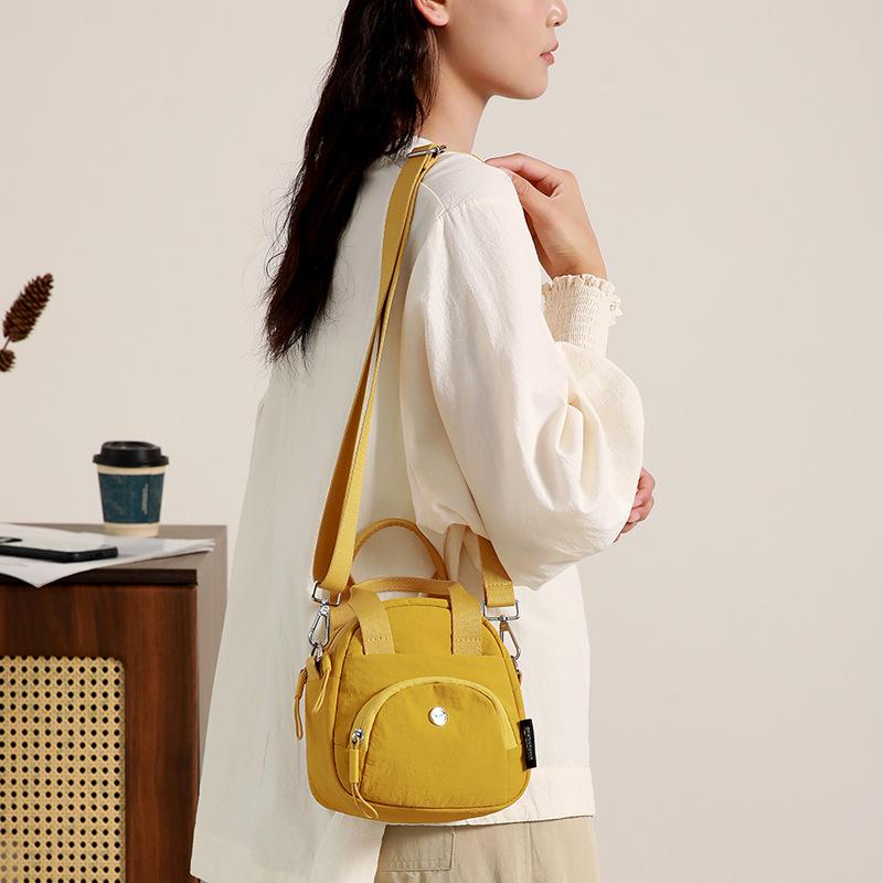 Niche casual texture small square bag 2025 autumn and winter new bag fashion trend women's shoulder messenger bag