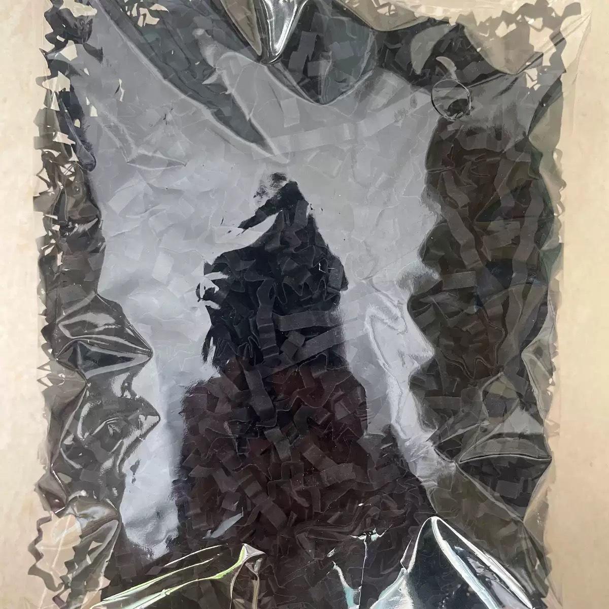 

Волнистая цветная рваная бумага из коровьей кожи для подарочных коробок - косметика Red Wine Wrinkled Raffia 100g