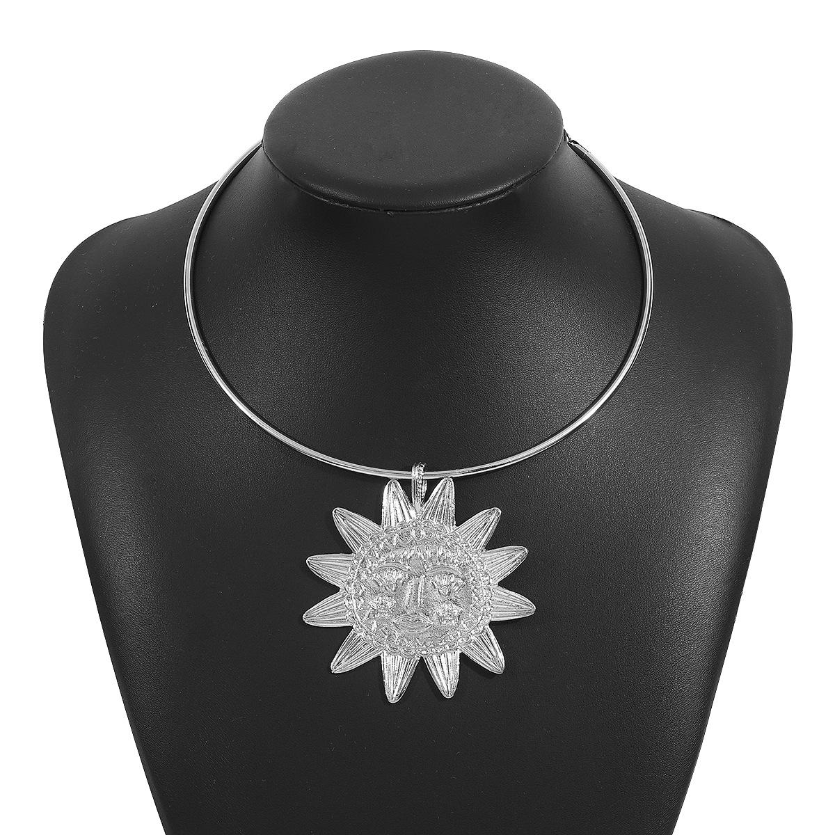 

ZA s new European and American hot-selling sunflower pendant necklace, trendy exaggerated personalized metal texture necklace