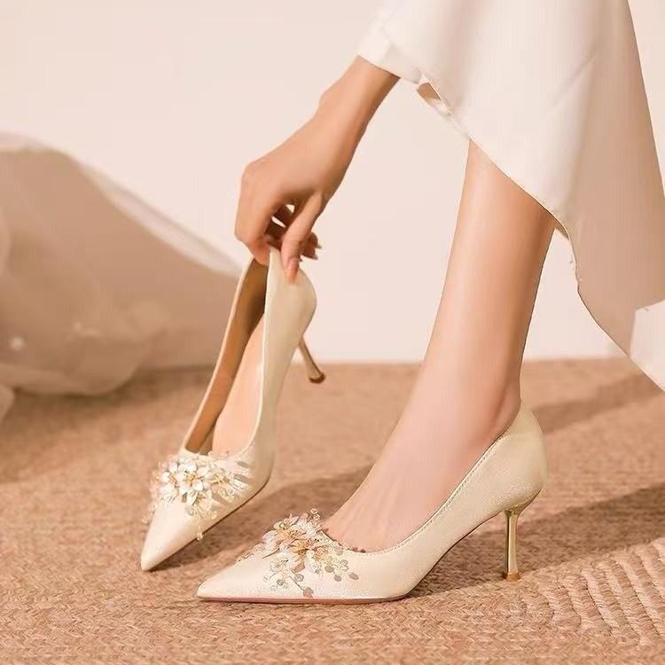 Leisure Classic Pumps Female Slip on Thin High Heels Pointed Toe Wedding Shoes for Women Flower Crystal Bling Summer Shoes