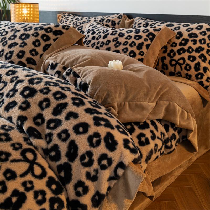 Thickened Rabbit Fleece Four-Piece Set, Warm Milk Fleece Bed Sheet Quilt Cover, Fleece Bedding, Coral Fleece Quilt Cover