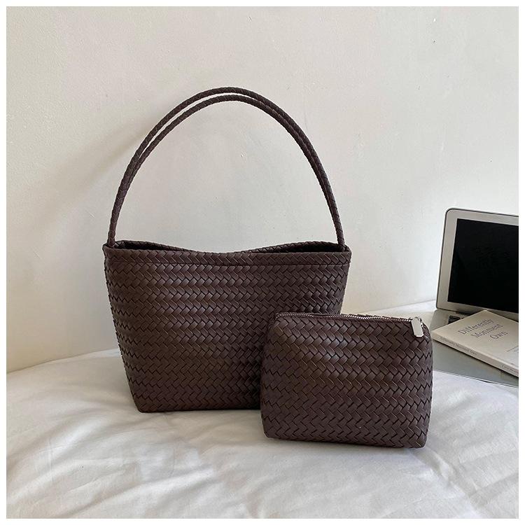 Stylish Korean Woven Underarm Bag – Trendy Mother-Child Shoulder Handbag for Casual Commute